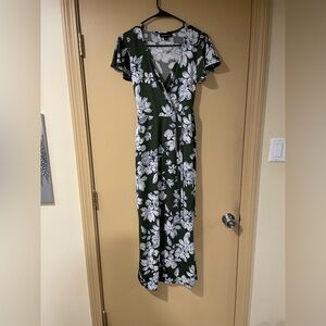 NWOT Fortune+Ivy Floral Maxi Dress in Dark Green and White